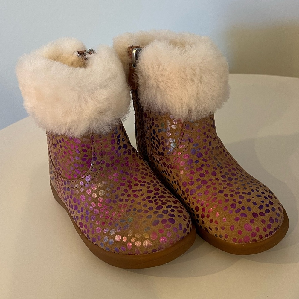 Size 7 Toddler zip-up Ugg boots with shimmer animal print design and fur!